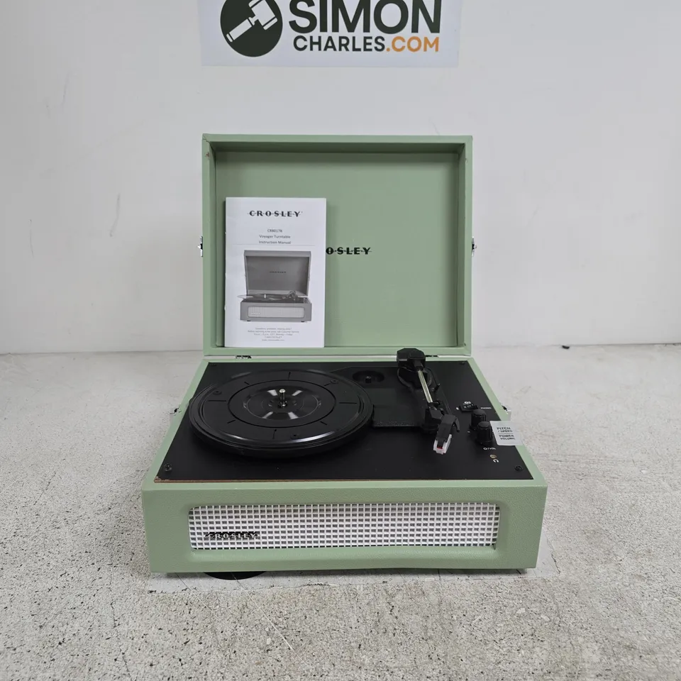 CROSLEY VOYAGER TURNTABLE WITH MANUAL