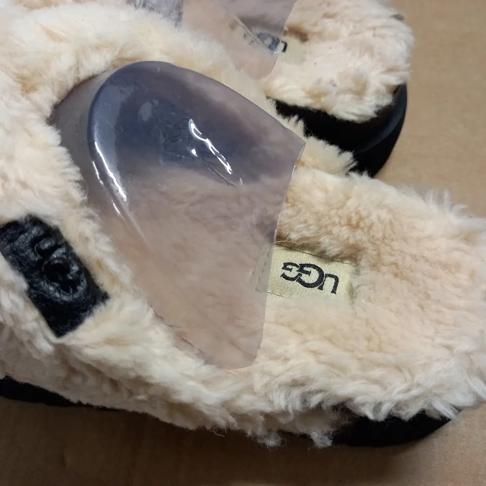 PAIR OF UGG FUZZ SUGAR CROSS SLIDE SLIDERS - UK 5
