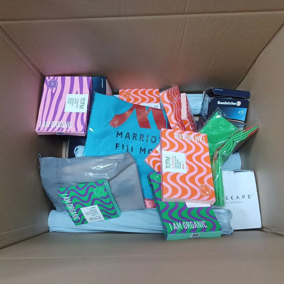 APPROXIMATELY 20 HOUSEHOLD ITEMS TO INCLUDE BEDDING, BAG AND CURTAINS