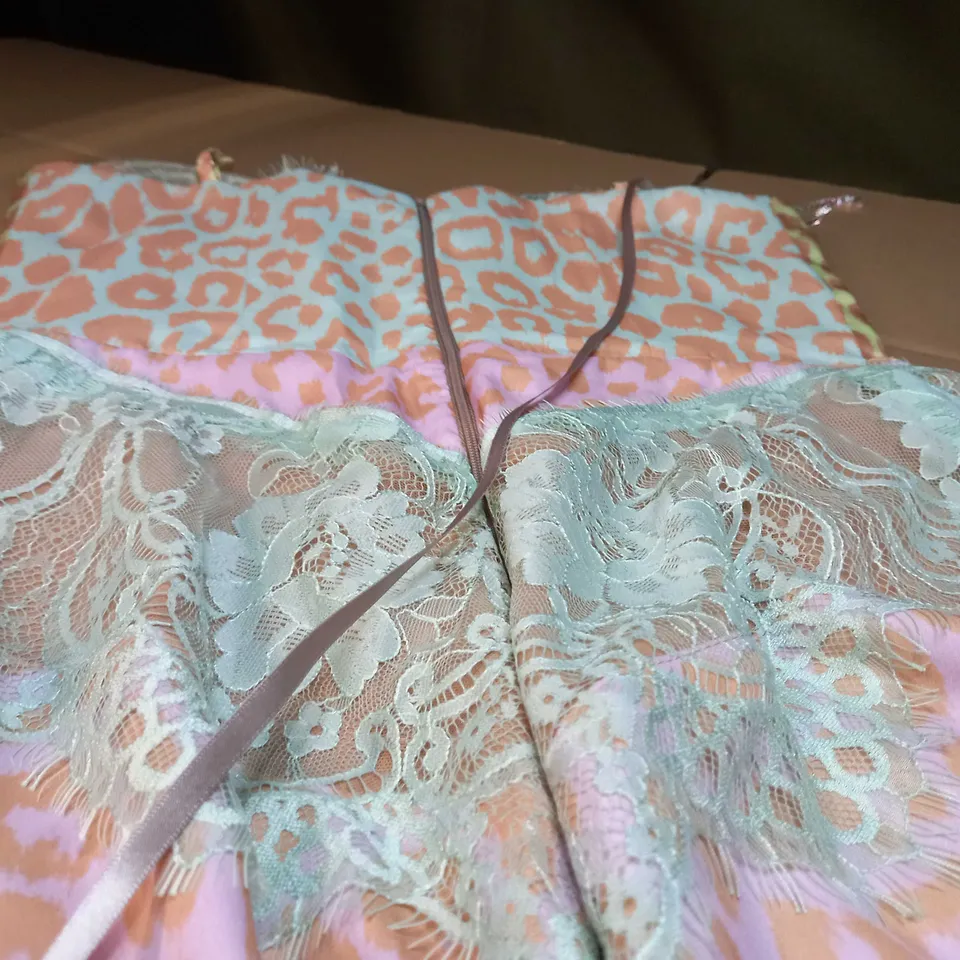 THE DOLLS HOUSE HIGH SPLIT SATIN STATEMENT DRESS - MEDIUM