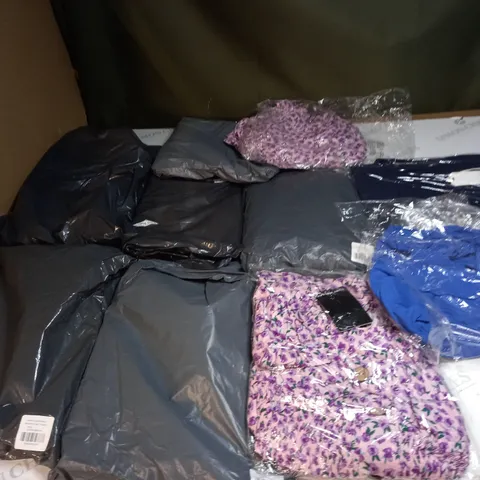 BAG OF APPROX 10 ASSORTED CLOTHING ITEMS TO INCLUDE - MAISON DE NIMES - EMELIA