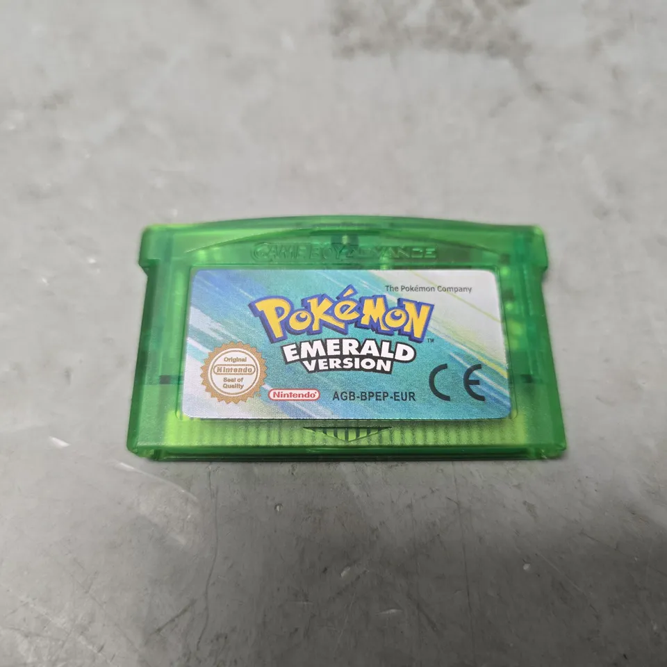 GAME BOY ADVANCE POKEMON EMERALD 