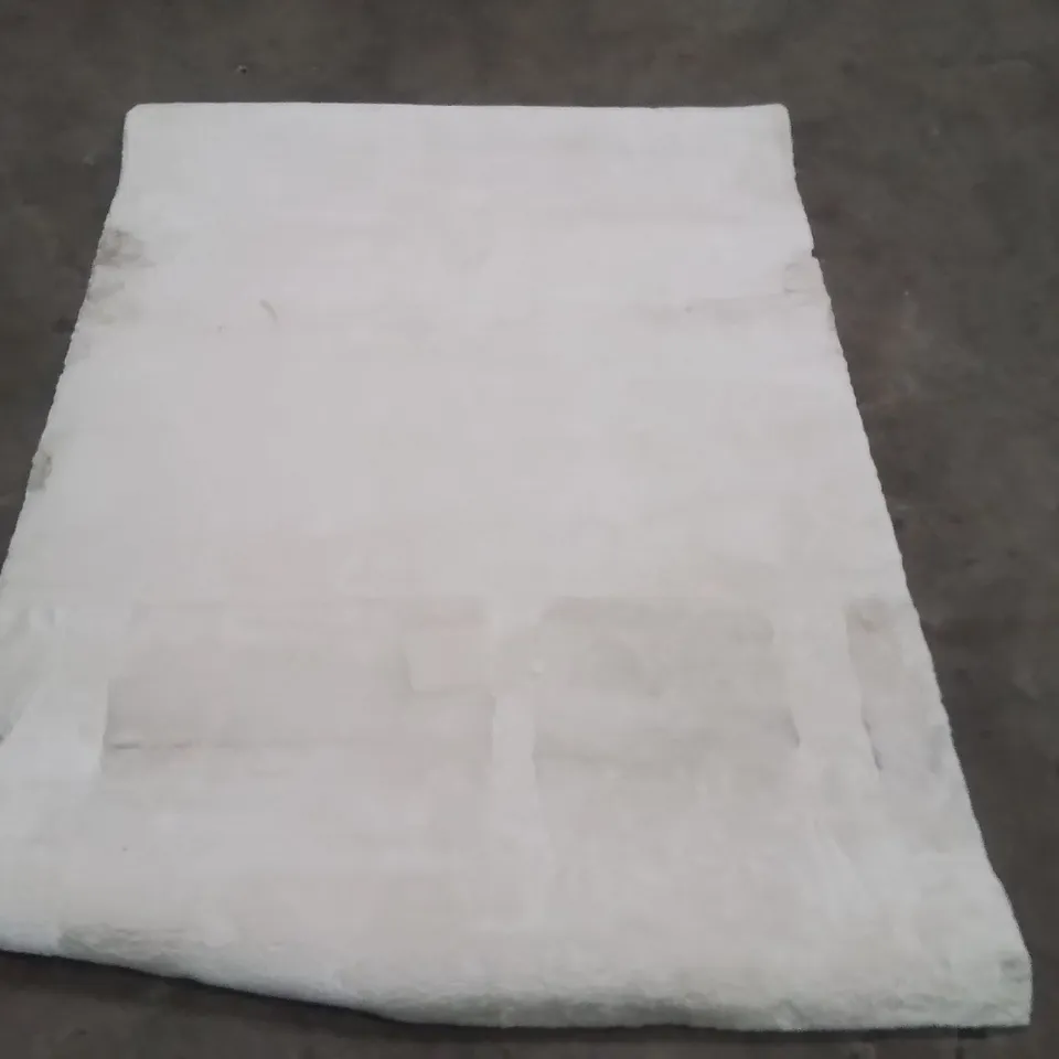 QUALITY DESIGNER AREA RUG - APPROXIMATELY 190X130CM