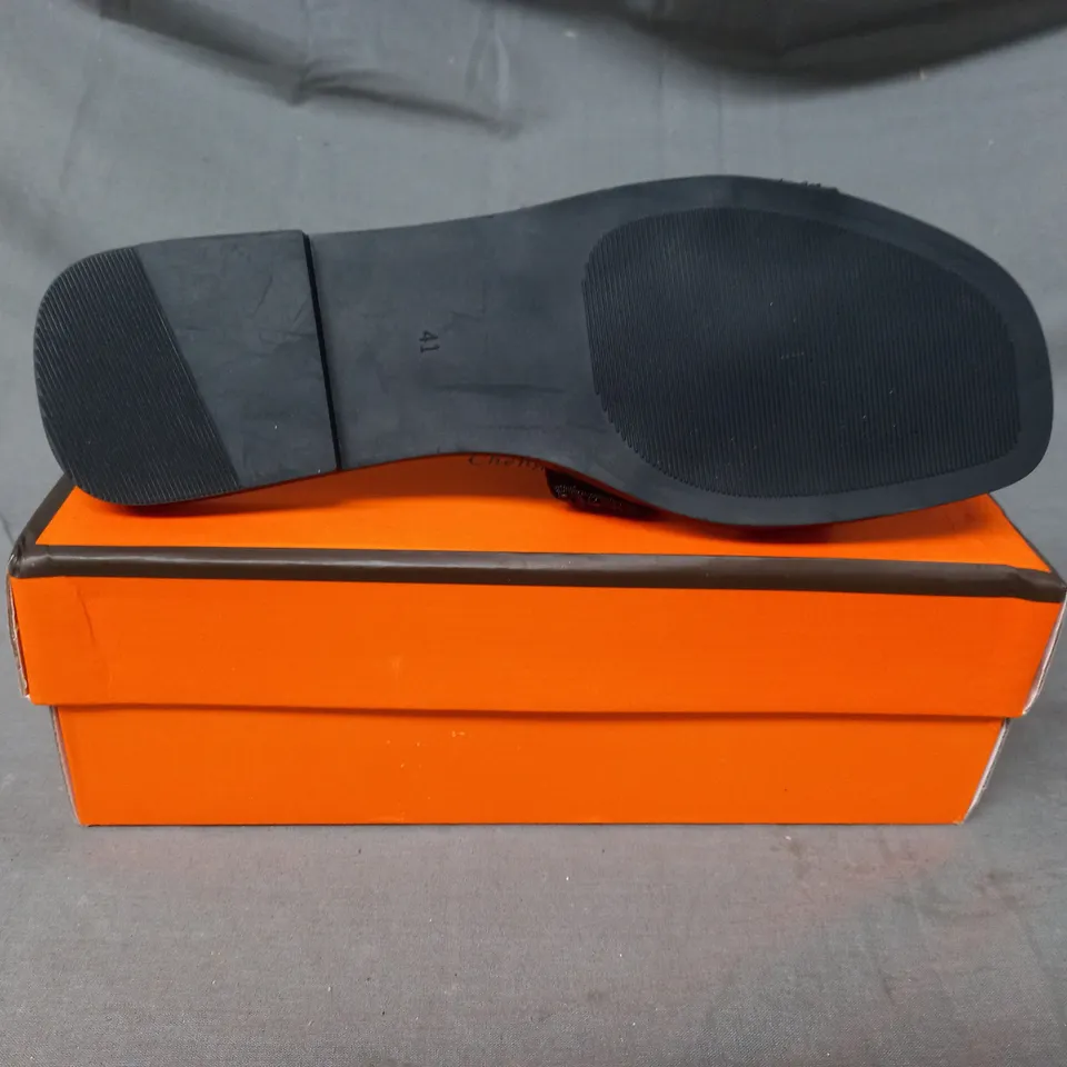 BOXED PAIR OF CHENGSHENG SLIDERS IN BLACK EU SIZE 41