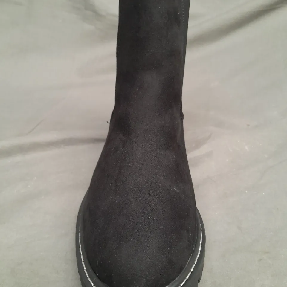 WIDE FIT SLIP ON RAISED BOOTS IN BLACK - UK 5