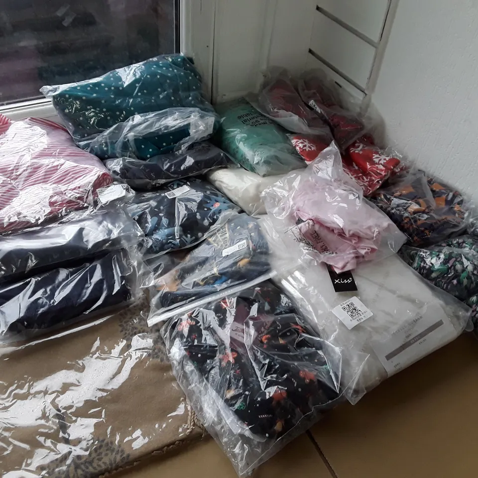 LARGE ASSORTMENT OF CLOTHING TO INCLUDE BOOHOO, JOE BROWN'S AND XISS