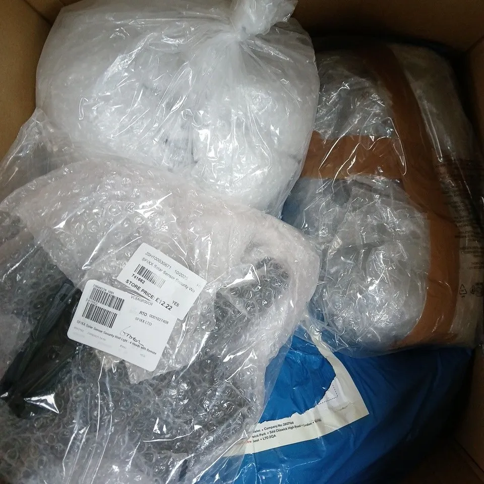 APPROXIMATELY 6 ASSORTED HOUSEHOLD PRODUCTS TO INCLUDE HOSE PIPE, SOLAR WALL LIGHT ETC