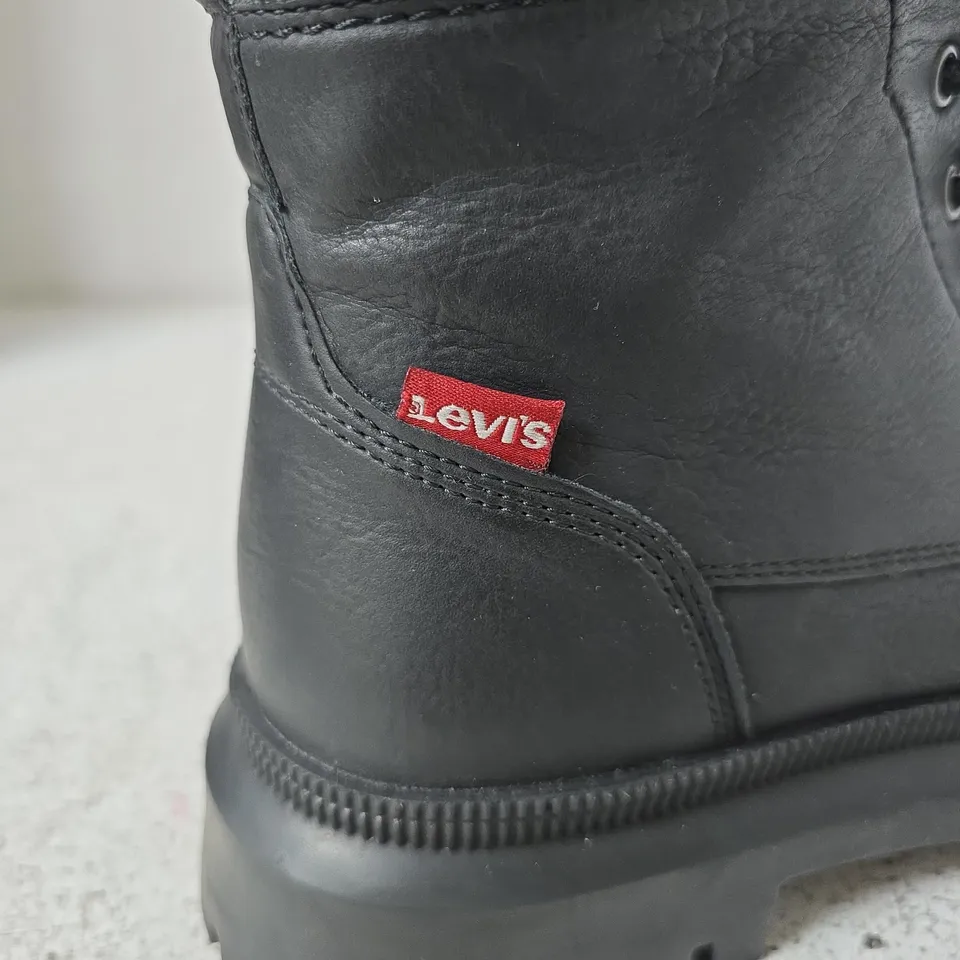 LEVI'S BLACK LEATHER BOOTS - SIZE 5