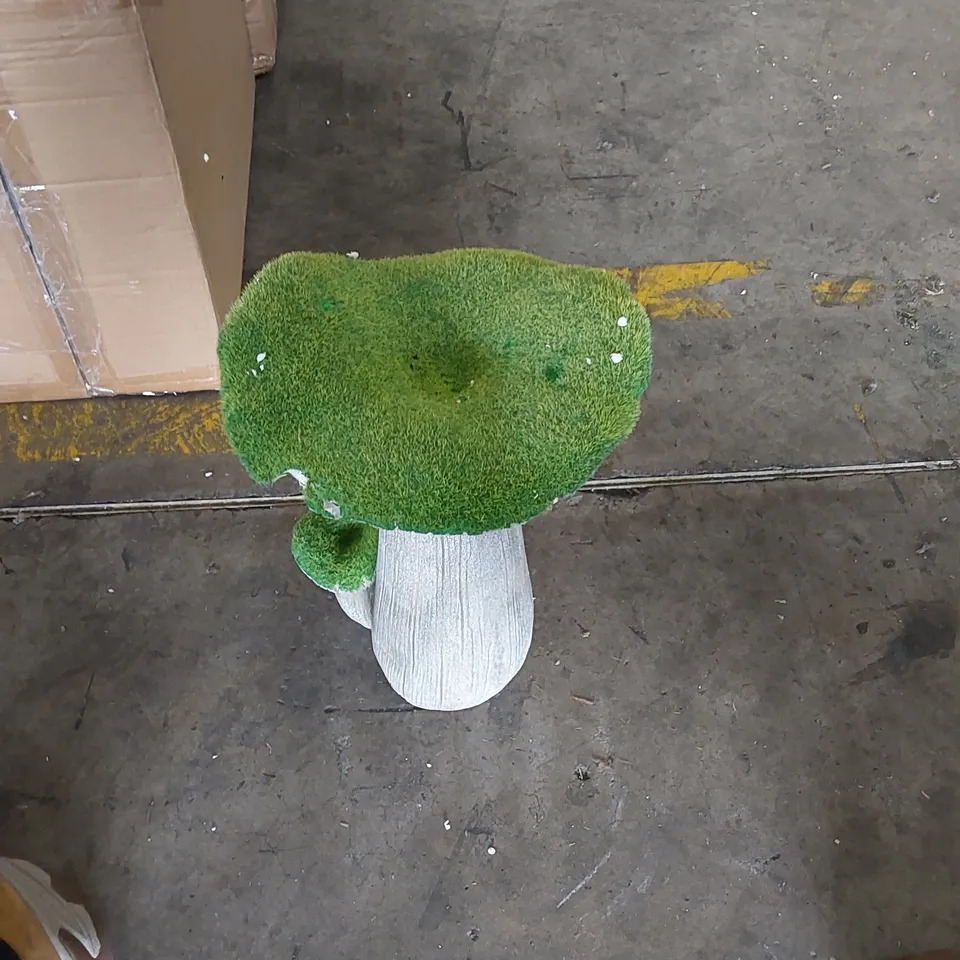 BOXED FAUX MOSS TOADSTOOL