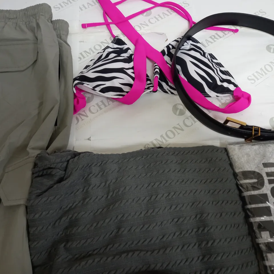 BOX OF APPROXIMATELY 25 ASSORTED CLOTHING ITEMS TO INCUDE -T-SHIRT , TROUSERS , TROUSER ETC