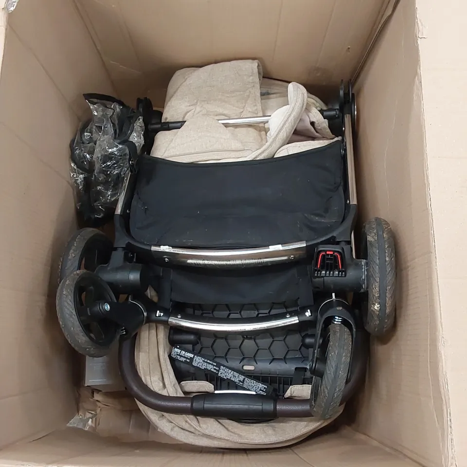 BOXED MAMAS & PAPAS STROLLER WITH CHANGING BAG 