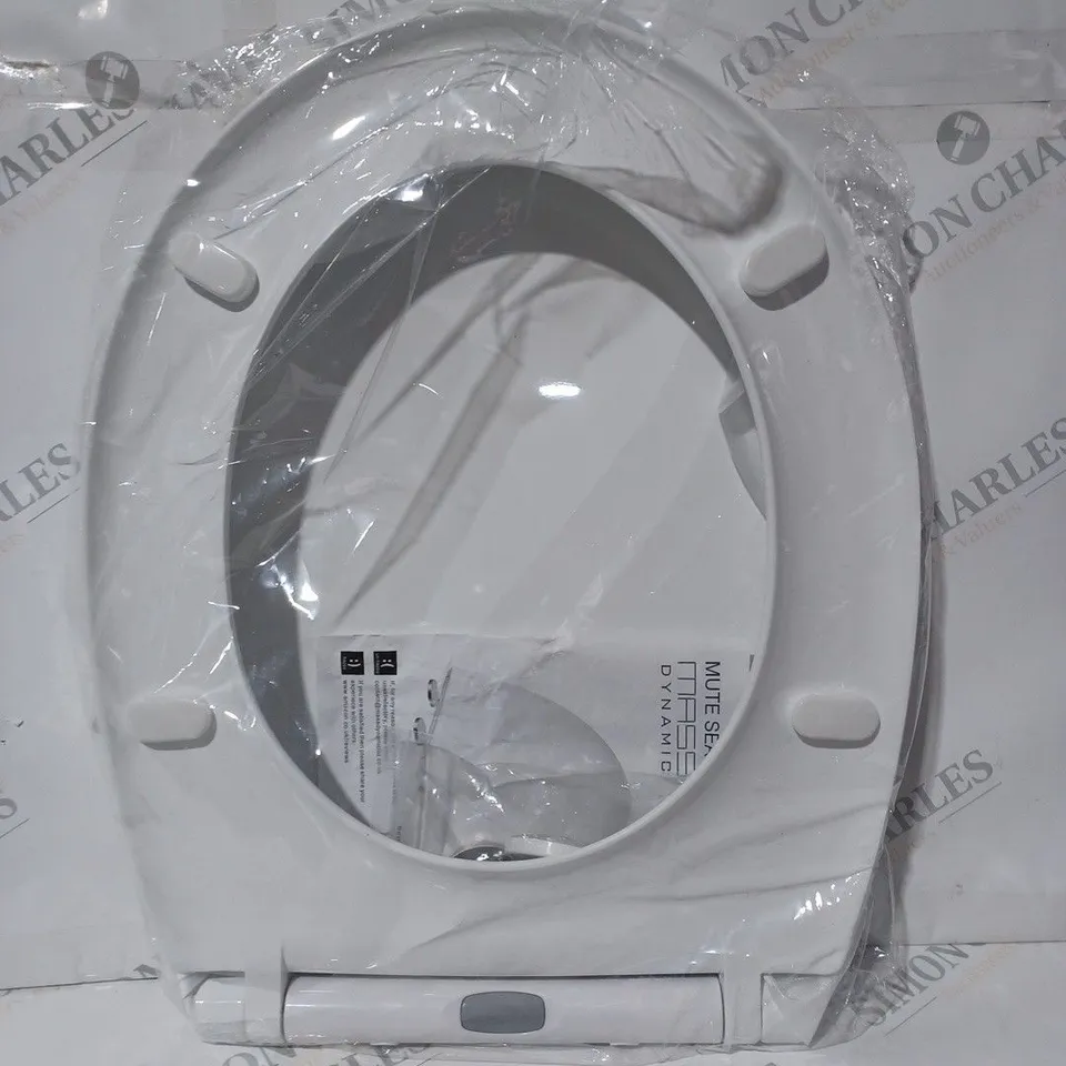 BOXED MASS DYNAMIC OVAL SHAPED TOILET SEAT IN WHITE