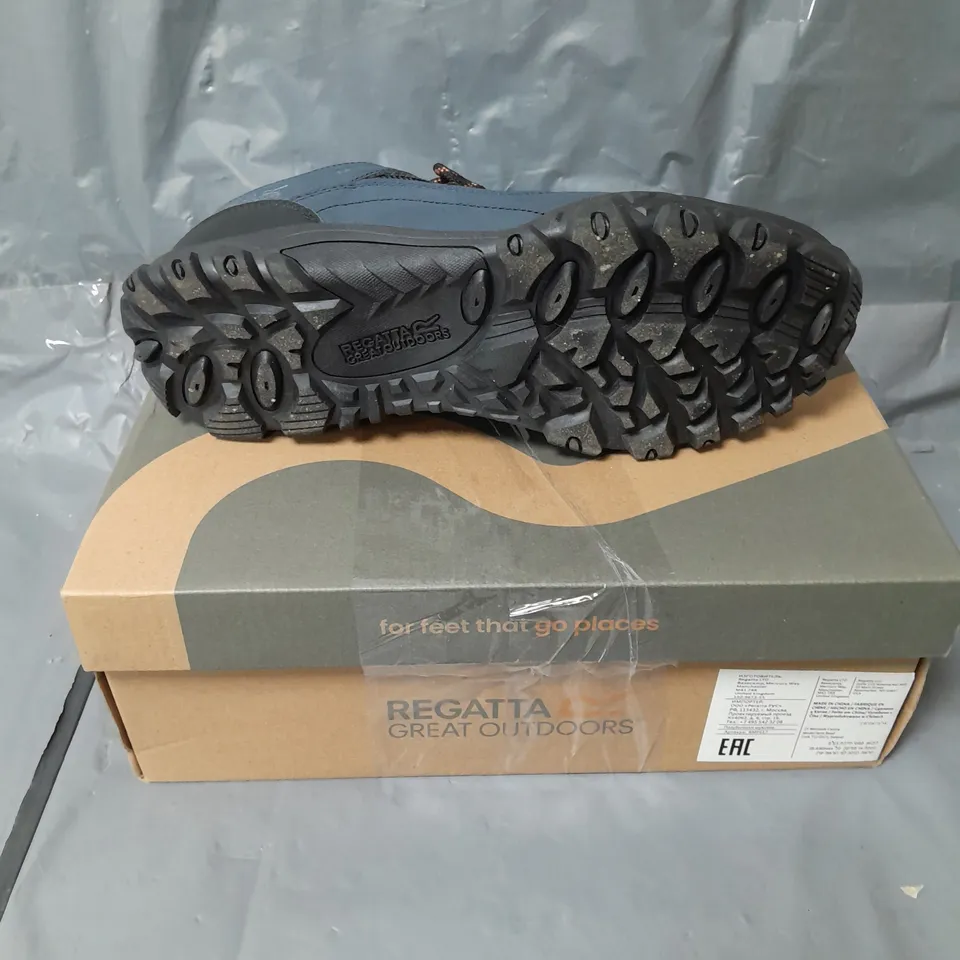 PAIR OF REGATTA EDGEPOINT III LOW SHOES - NAVY - 9 RRP £64