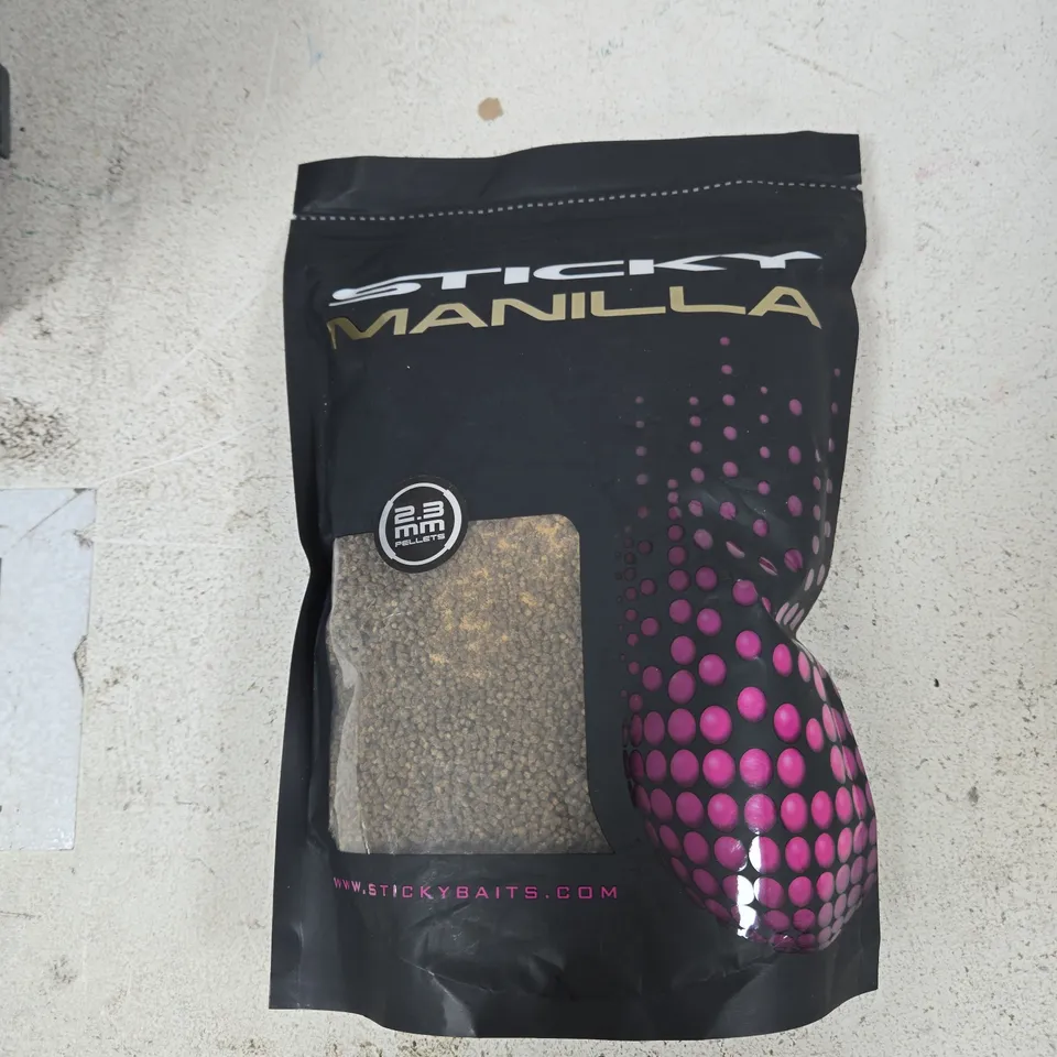 TOTE OF APPROXIMATELY 5 ASSORTED ITEMS TO INCLUDE: STICKY MANILLA BAITS 2.3MM 900G