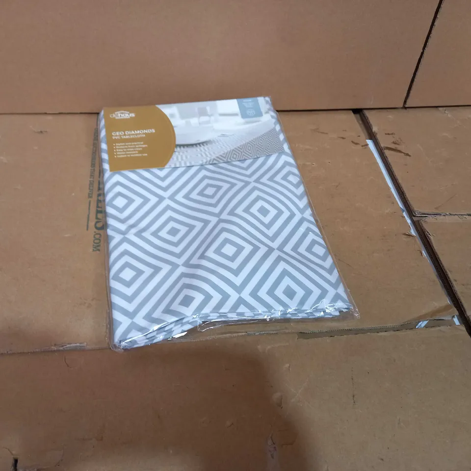 GEO DIAMONDS PVC TABLECLOTH