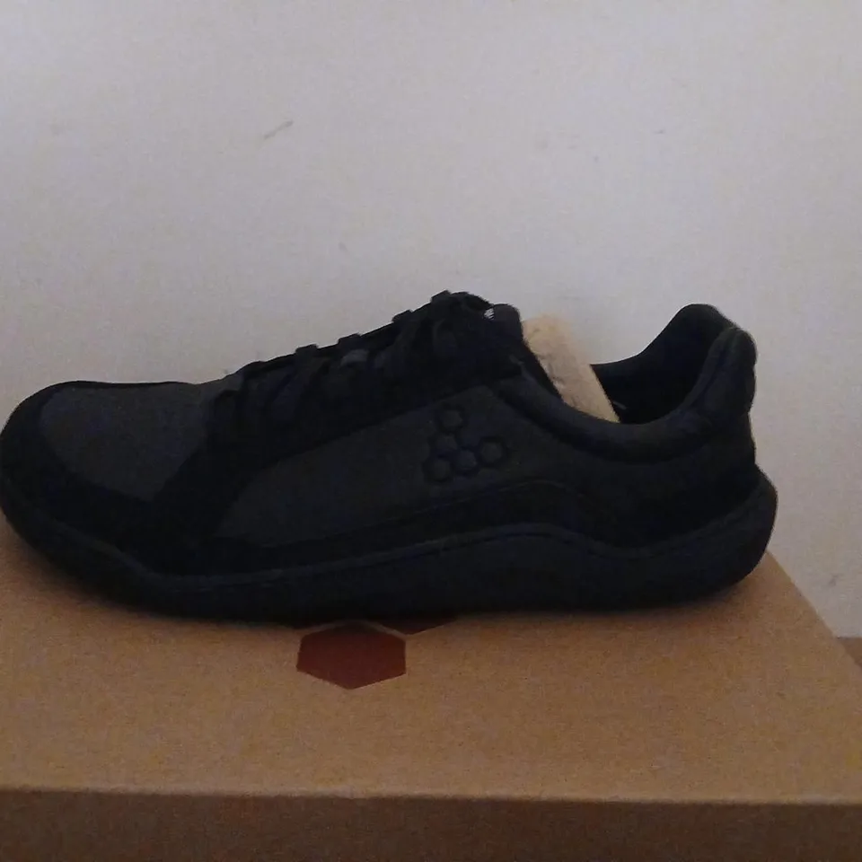 VIVOBAREFOOT GOBI II SNEAKER – PREMIUM LEATHER, OBSIDIAN, UK 10