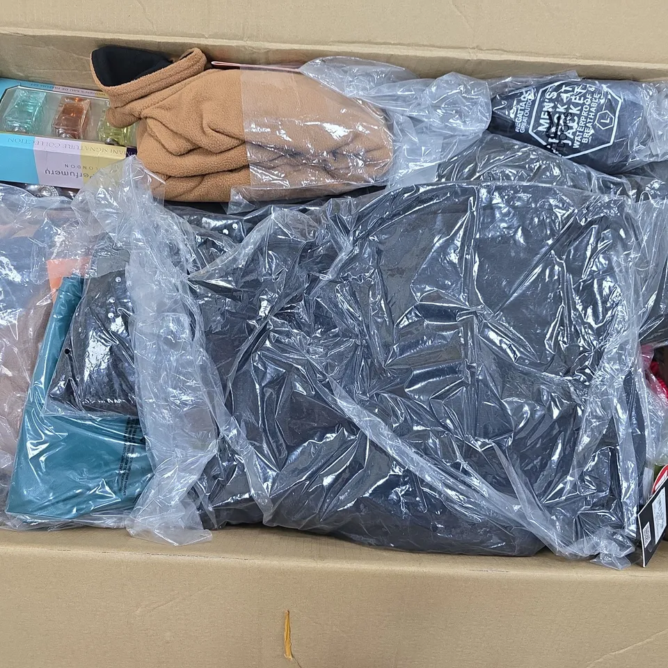 APPROXIMATELY 15 ASSORTED ITEMS TO INCLUDE REGATTA CLOTHING, LAGHMANI SIGNATURE COLLECTION, JO & JOE SLIPPERS, ETC - COLLECTION ONLY