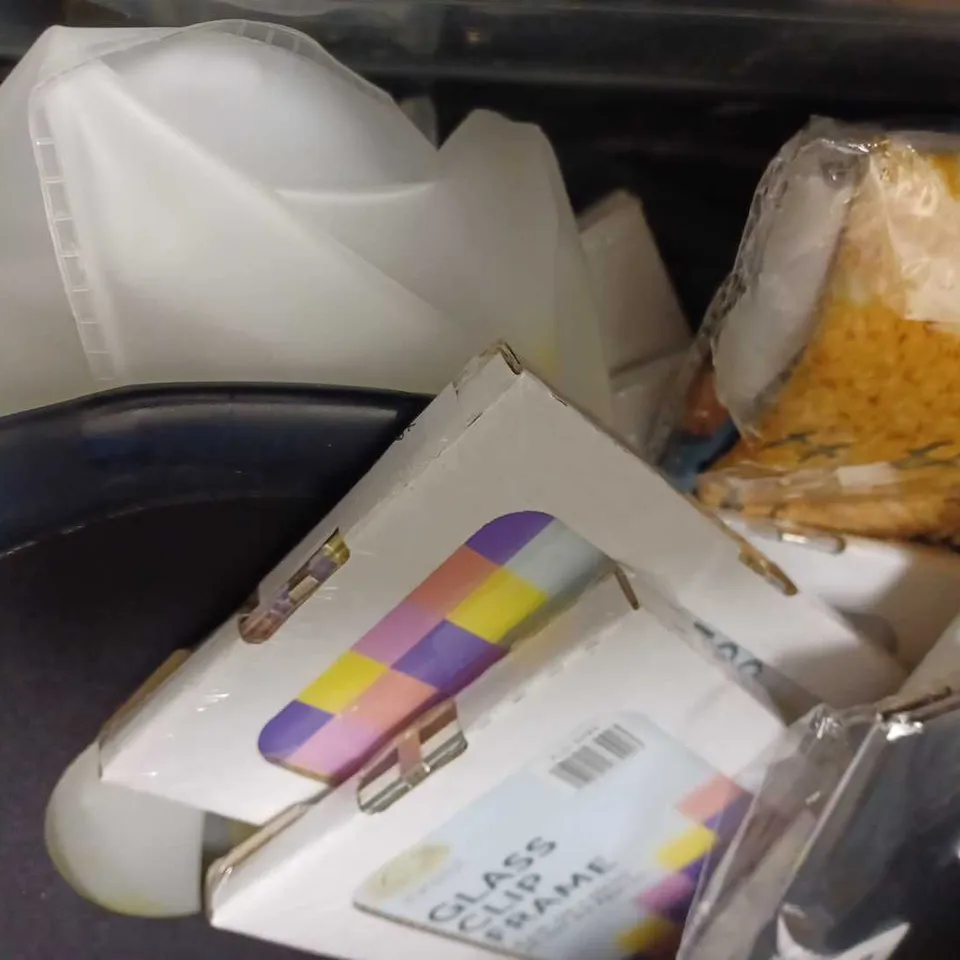 LOT OF APPROX 12 ASSORTED HOUSEHOLD ITEMS TO INCLUDE DRAPER PUNCH DOWN TOOL, GLASS CLIP FRAMES, MUSLIN CLOTHS FOR COOKING, ETC 