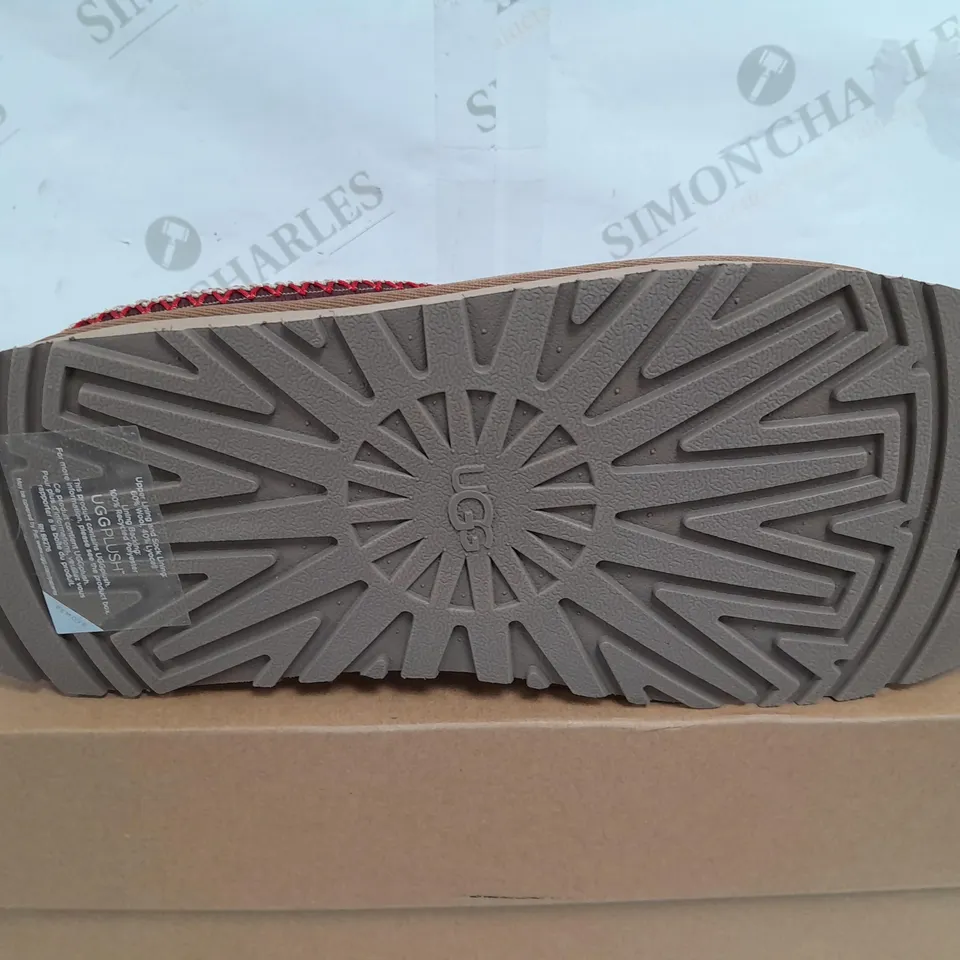 BOXED PAIR OF UGG TAZZ PLATFROM SLIPPERS IN CHESTNUT - UK 8