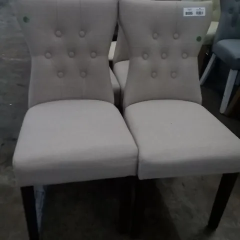 APPROXIMATELY 4 BEIGE FABRIC BUTTON BACK DINING CHAIRS WITH WALNUT LEGS