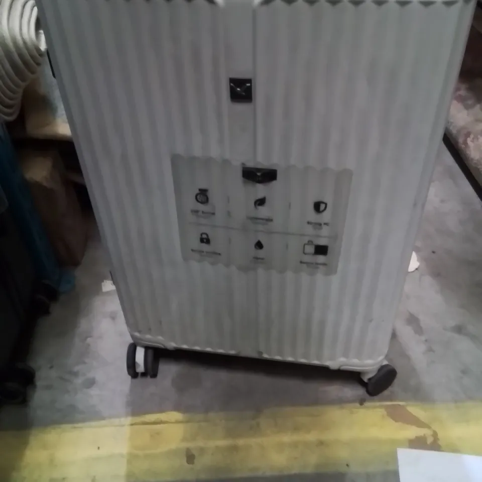 LUGG TRAVEL SUITCASE 