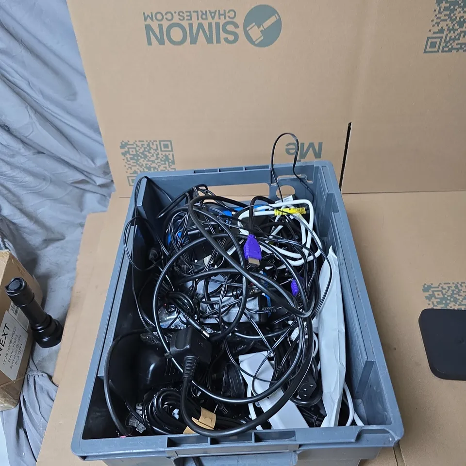 TOTE OF APPROXIMATELY 15 ASSORTED ITEMS TO INCLUDE: SKY ROUTER 