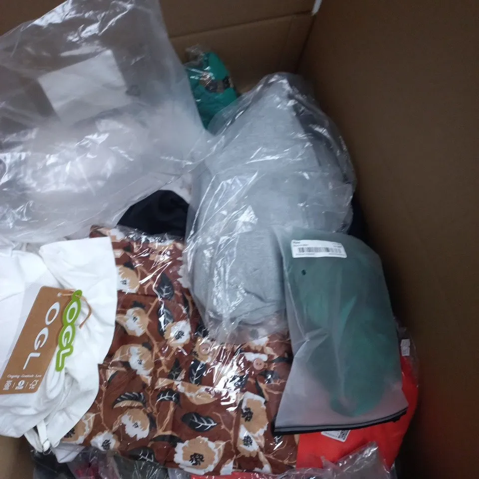 BOX OF APPROXIMATELY 30 ASSORTED CLOTHING ITEMS OF VARIOUS SIZES AND STYLES