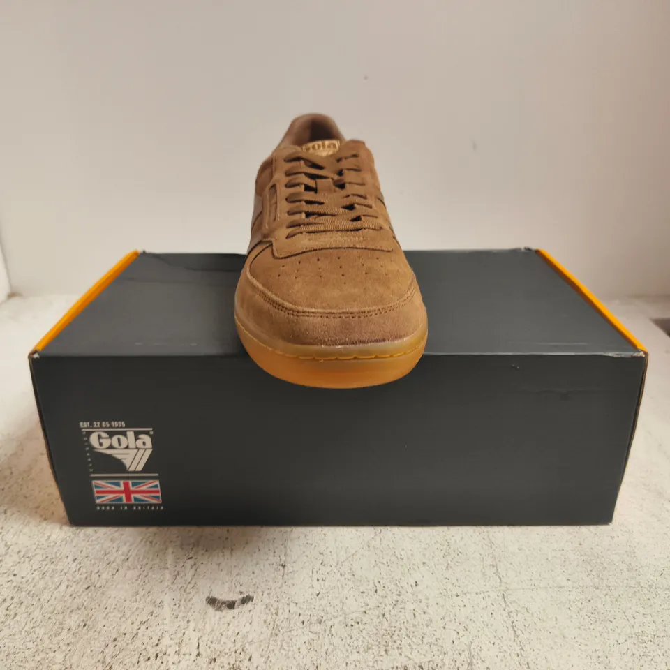 BOXED PAIR OF GOLA MEN'S HAWK SUEDE '86 TRAINERS IN TOBACCO/GUM SIZE UK 10