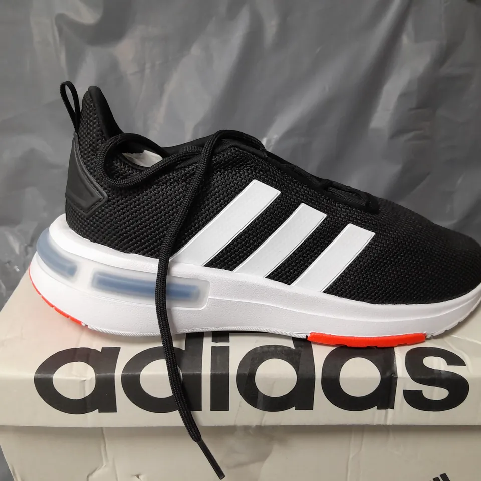 BOXED ADIDAS UNISEX RACER TR23 TRAINERS IN BLACK - SIZE 3 OLDER