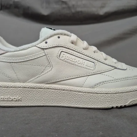 BOXED PAIR OF REEBOK CLUB C 85 SHOES IN CREAM UK SIZE 7