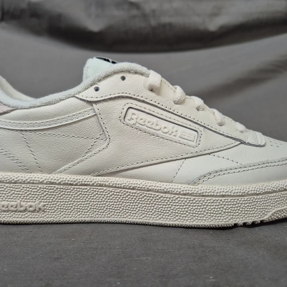 BOXED PAIR OF REEBOK CLUB C 85 SHOES IN CREAM UK SIZE 7