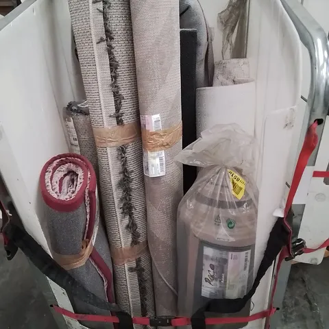 LOT CONTAINING LARGE AMOUNT OF AREA RUGS AND BATH MATS