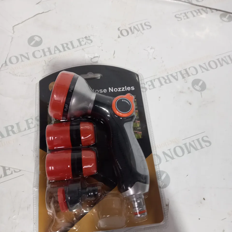 BOX OF ASSORTED HOUSEHOLD ITEMS TO INCLUDE WORKING LAMPS, DRAIN BUSTER, HOSE PIPE ETC 