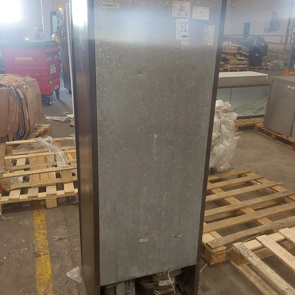 CORNELIUS ZENITH 600T COMMERCIAL SINGLE-DOOR, GLASS-FRONT BOTTLE COOLER AND DRINKS FRIDGE