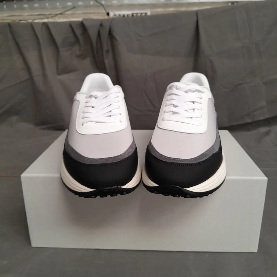 BOXED PAIR OF ARNE WAVE RUNNER SIZE 9 