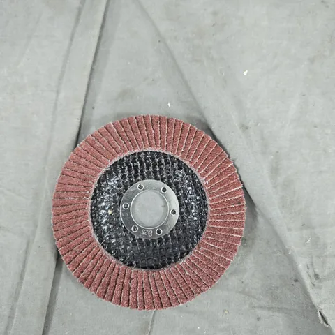APPROXIMATELY 30 FLAP DISCS 