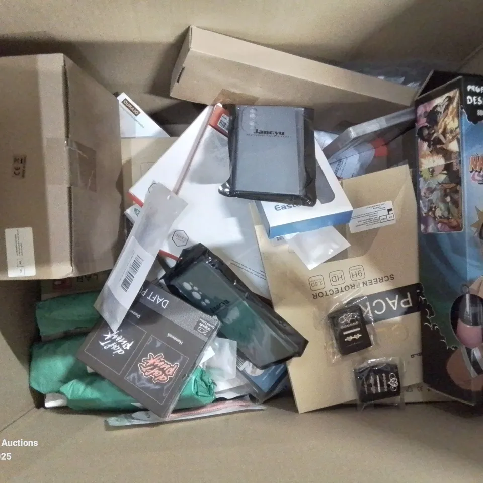 BOX CONTAINING LARGE NUMBER OF BOXED ELECTRONIC GOODS TO INCLUDE: SWITCH LITE CARRY CASE, PS5 GAMES, SMART CAMERAS, LIGHT BULBS, PHONE GLASS PROTECTION COVERS ETC.