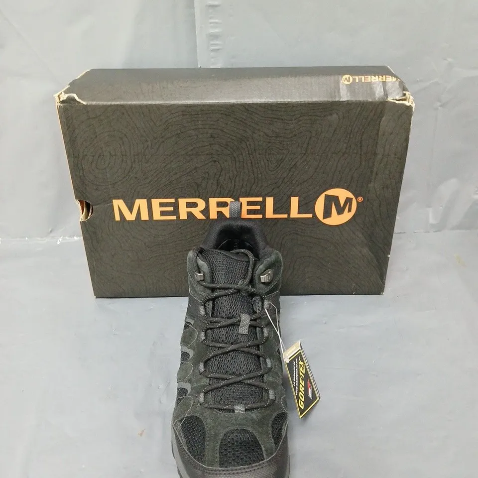 BOXED PAIR OF MERRELL OUTMOST MID VENT GORETEX UK 8