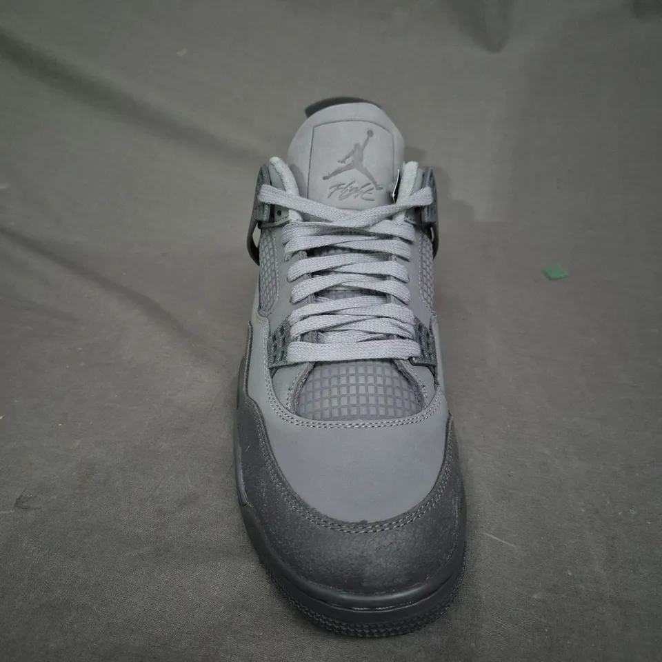 BOXED PAIR OF AIR JORDAN 4 RETRO SHOES IN GREY - UK SIZE 9