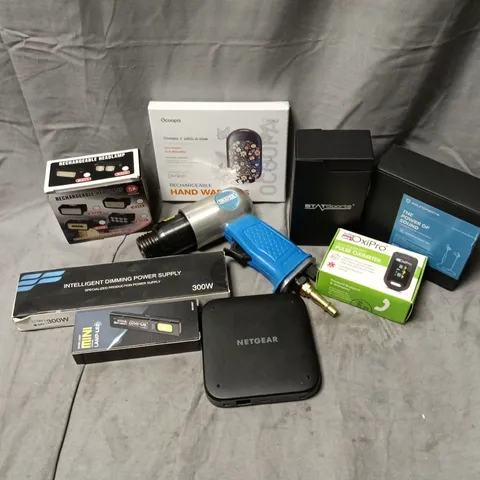 APPROXIMATELY 15 ASSORTED ELECTRICAL ITEMS TO INCLUDE HAND WARMERS, PULSE OXIMETER, SOUNDPEATS Q30 HD BLUE EARPHONES, ETC