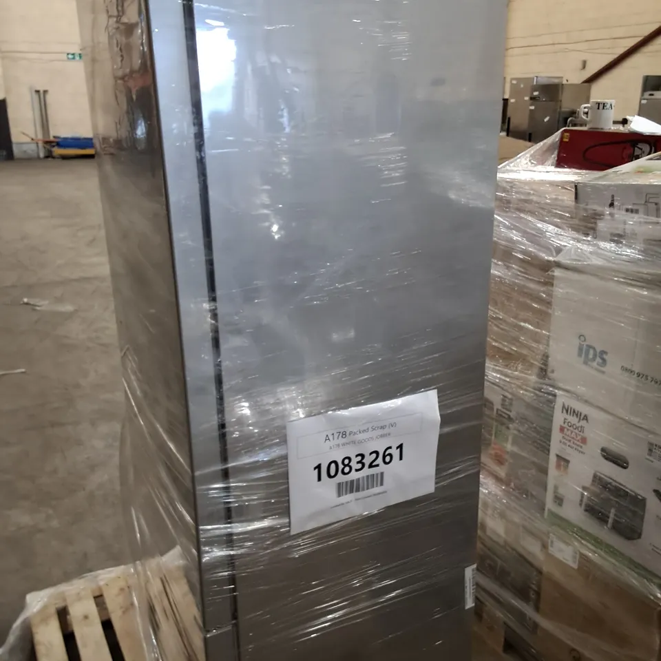 RUSSELL HOBBS 7030 FROST FREE FRIDGE FREEZER AND HISENSE FREESTANDING 6KG WASHING MACHINE WHITE - UNPROCESSED RAW RETURNS