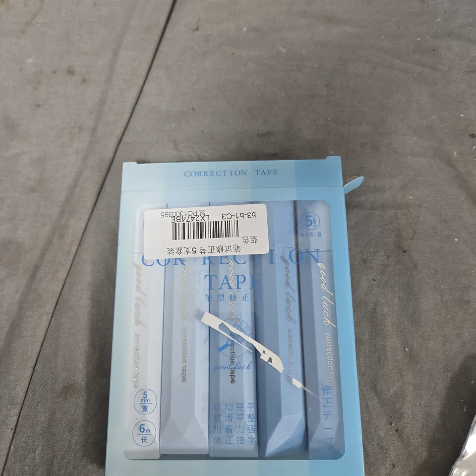 TOTE OF APPROXIMATELY 15 ASSORTED ITEMS TO INCLUDE: CORRECTION TAPE AND GELATINE ART TOOL