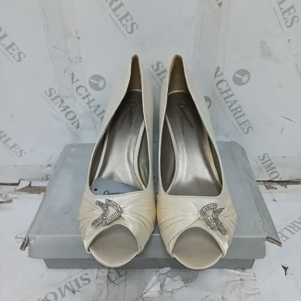 LOT OF 12 PAIRS OF OCCASIONS BY CASANDRA LADIES SHOES