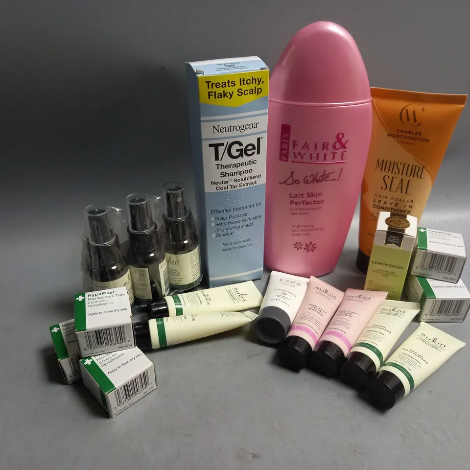 APPROXIMATELY 20 ASSORTED HEALTH AND BEAUTY PRODUCTS TO INCLUDE NEUTROGENA T/GEL THERAPEUTIC SHAMPOO, CHARLES WORTHINGTON MOISTURE SEAL LEAVE IN SHAMPOO, SUKIN ORIGINAL HYDRATING MIST TONER 