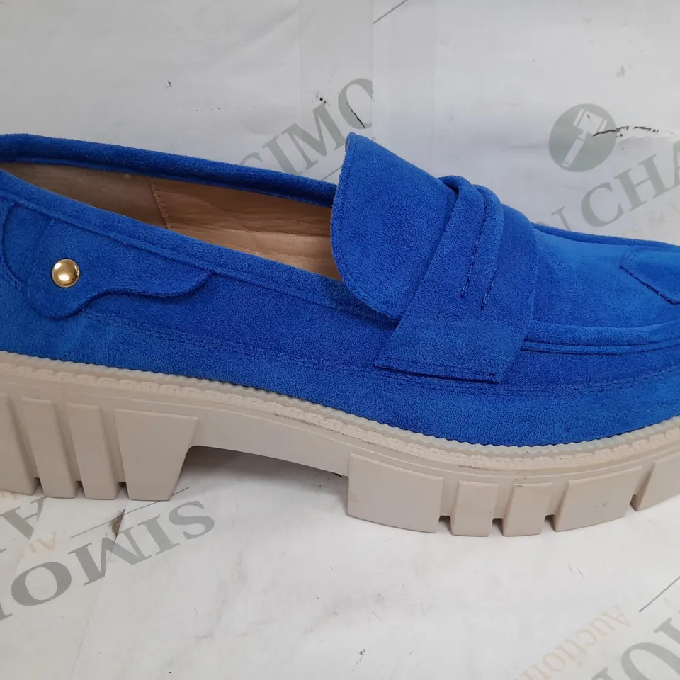 BOXED PAIR OF SEASTAR PLATFORM SLIP ON SHOES IN BLUE - SIZE 40