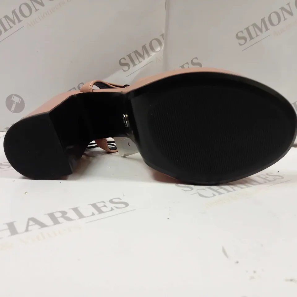 PAIR OF ZARA BLOCK HEEL SANDALS UK SIZE 6