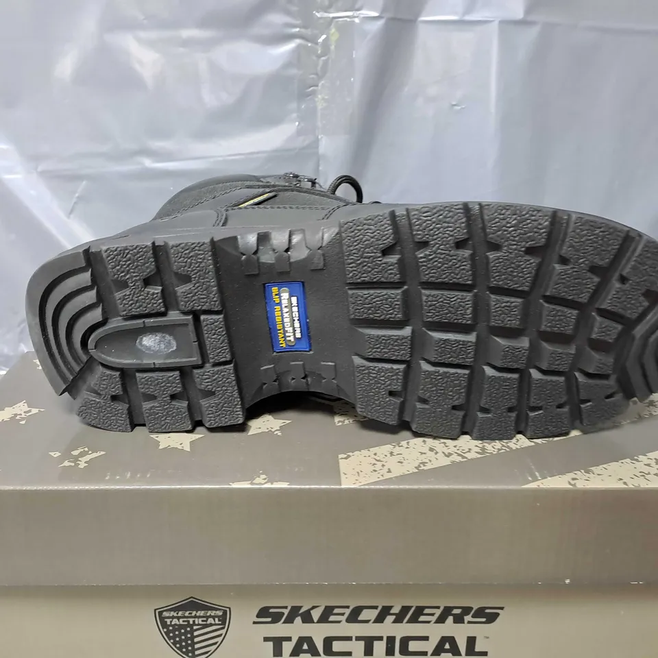 BOXED PAIR OF SKECHERS WATERPROOF SLIP RESISTANT BOOTS IN BLACK SIZE 9