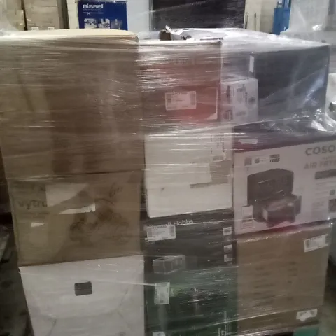 PALLET OF APPROXIMATELY 31 ASSORTED ELECTRICAL ITEMS TO INCLUDE AIR FRYERS , VACUUM CLEANERS AND TOASTERS