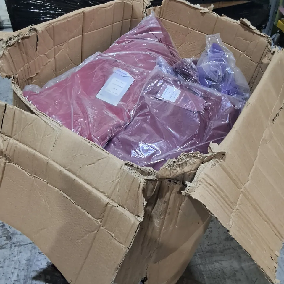 LOT OF APPROXIMATELY 100 BAGGED WINTERBOTTOM JUMPERS IN VARIOUS SIZES