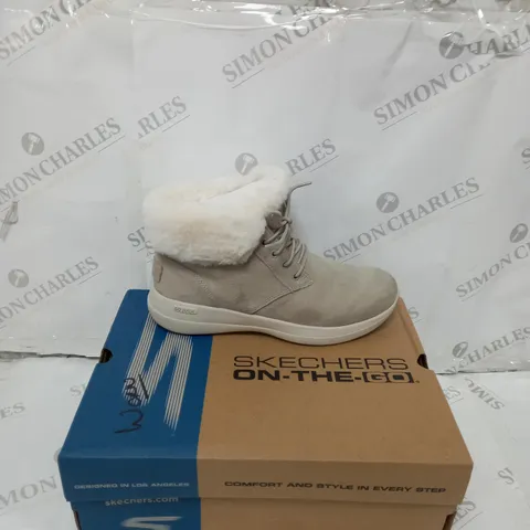 BOXED PAIR OF SKECHERS GO WALK SHOES IN TAUPE SIZE 5.5